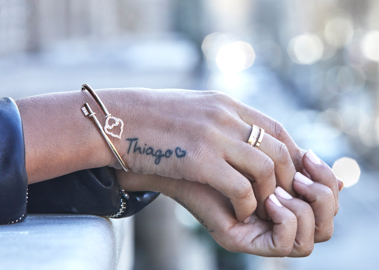The Key - Bracelet souple en or rose et diamants - porté par Antonela Roccuzzo